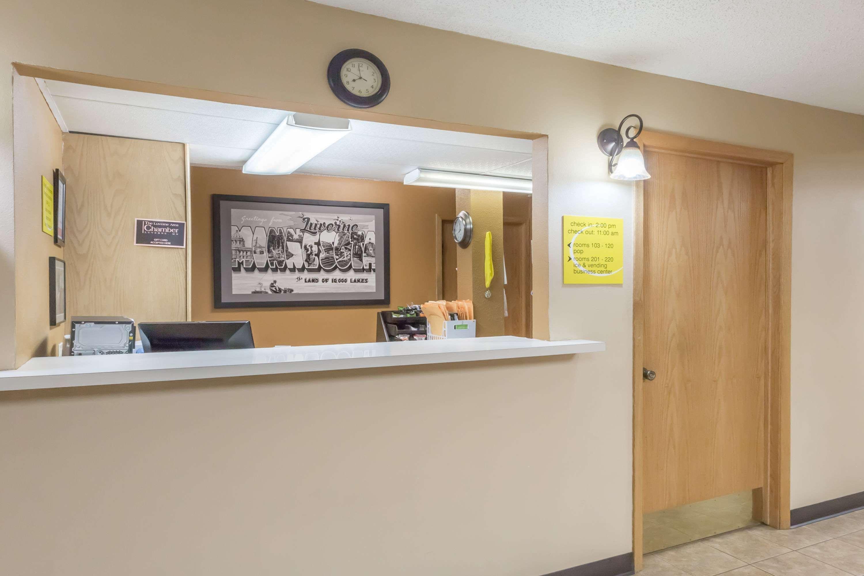 Super 8 By Wyndham Luverne Exterior photo