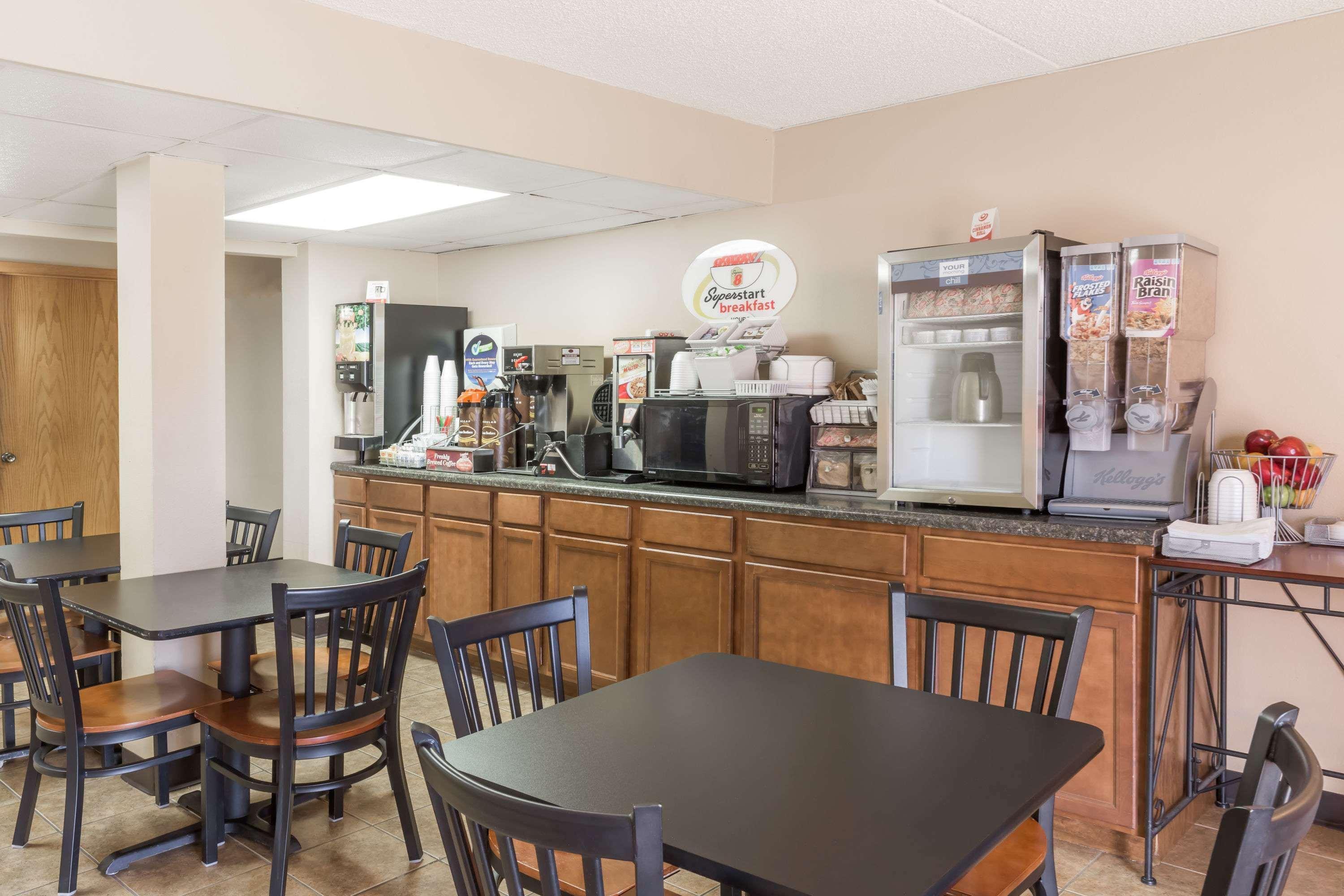 Super 8 By Wyndham Luverne Exterior photo