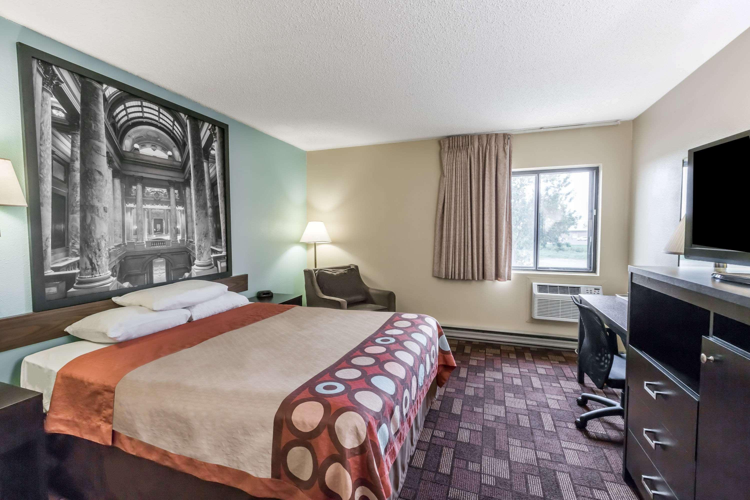 Super 8 By Wyndham Luverne Exterior photo