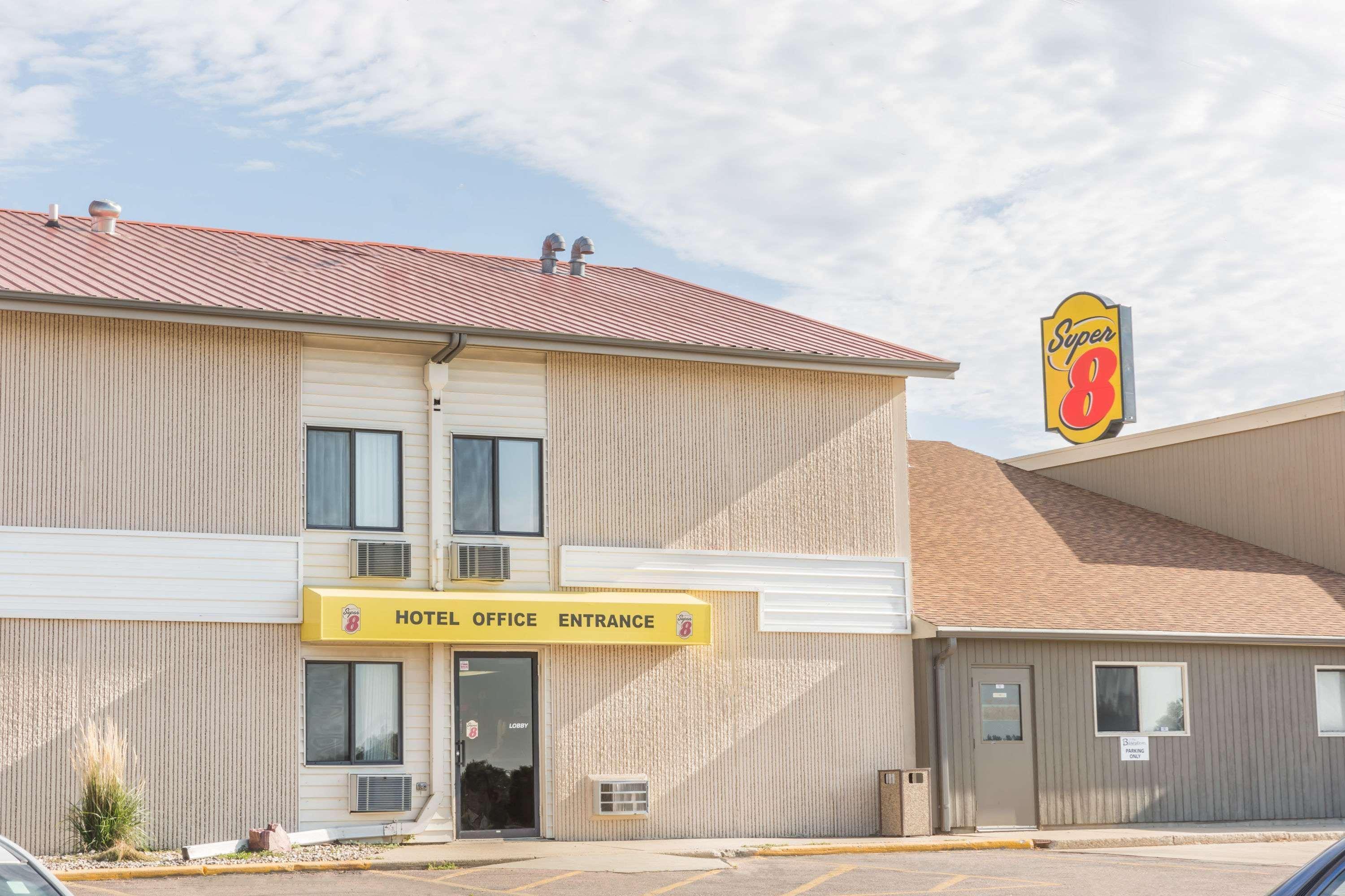 Super 8 By Wyndham Luverne Exterior photo