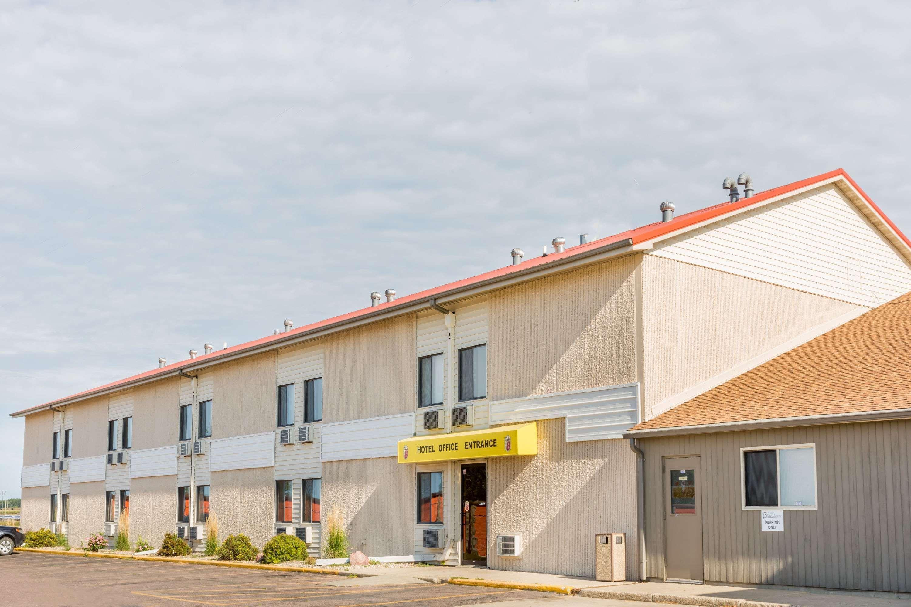 Super 8 By Wyndham Luverne Exterior photo